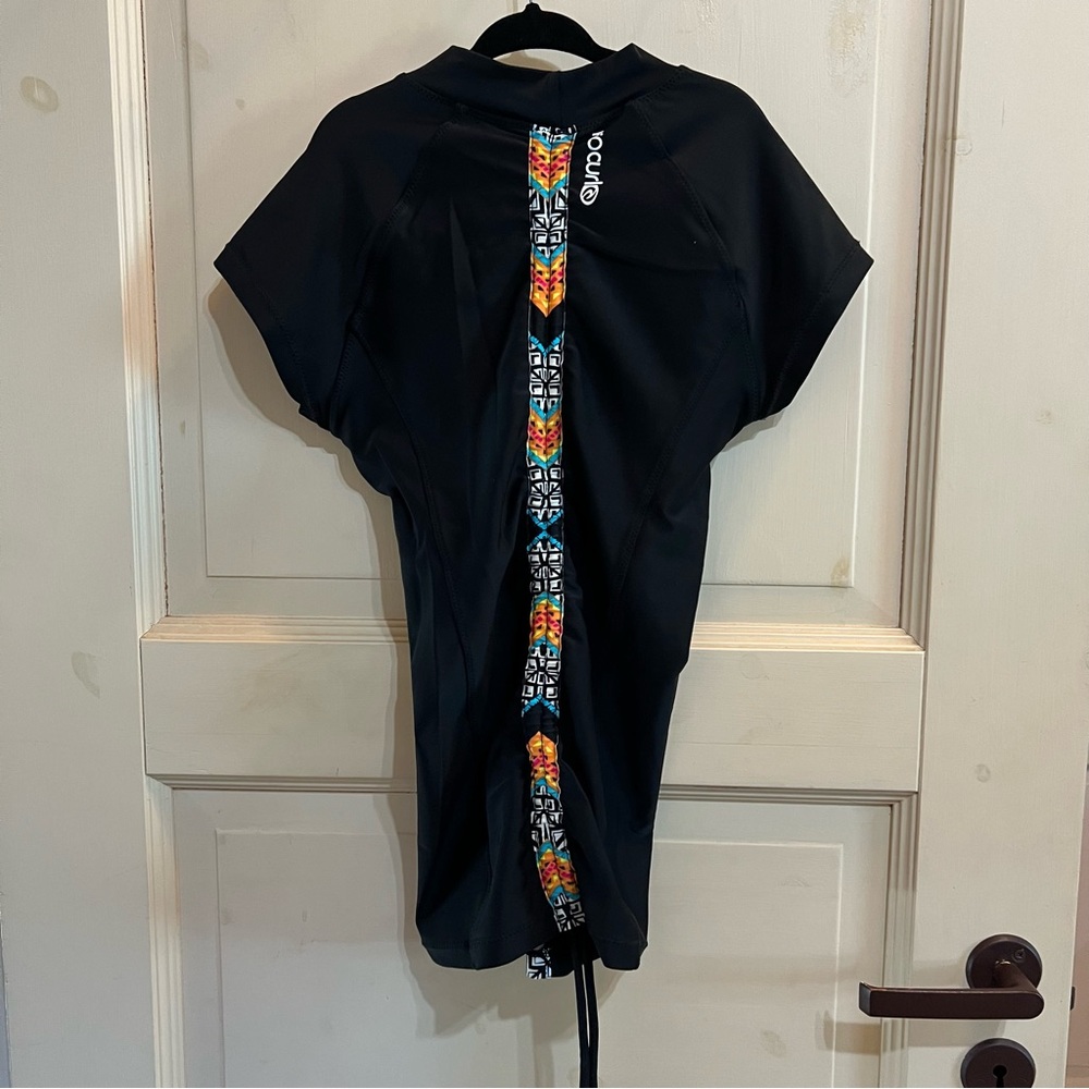 Rip Curl Rash Guard - Picture 2 of 3